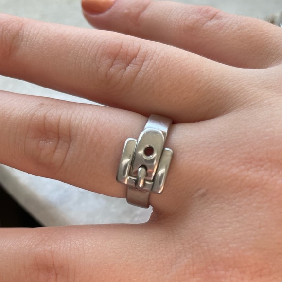 AUTHENTIC MICHAEL KORS BELT LOOP RING SILVER BARELY WORN SIZE 5/6 - Picture 2 of 3